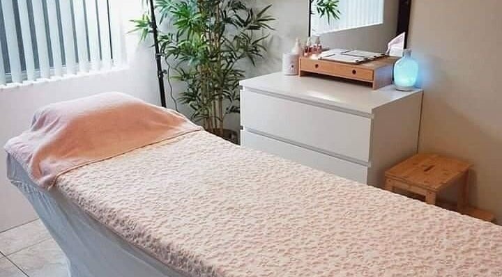 Relaxing spa bed in Amy J Lash and Beauty, Banksia Grove, Western Australia, AU, with calming decor.