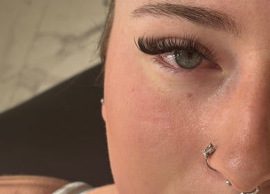 Close-up of eyelash extensions at Ivy Beauty Lounge @ Cloud Nine, Chesterfield, England, GB.