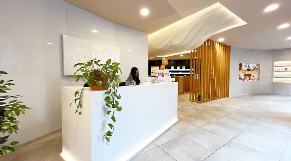 Reception area at Danugur Marylebone, London, England, GB with plants and modern decor.