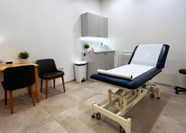 Comfortable treatment room at Mean (Men) Mareylebone, London, England, GB with modern amenities and seating.