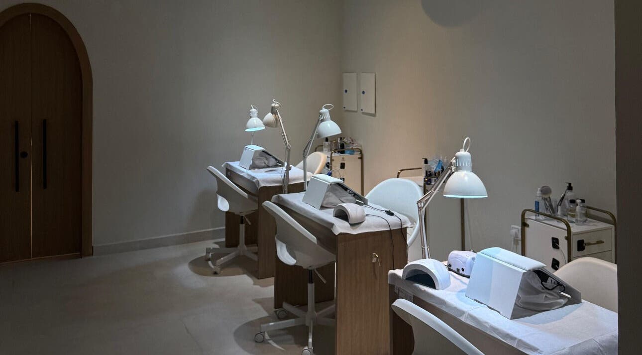 Peaceful manicure stations at Nevvi Beauty Salon, Riyadh, SA offering serene wellness experiences.