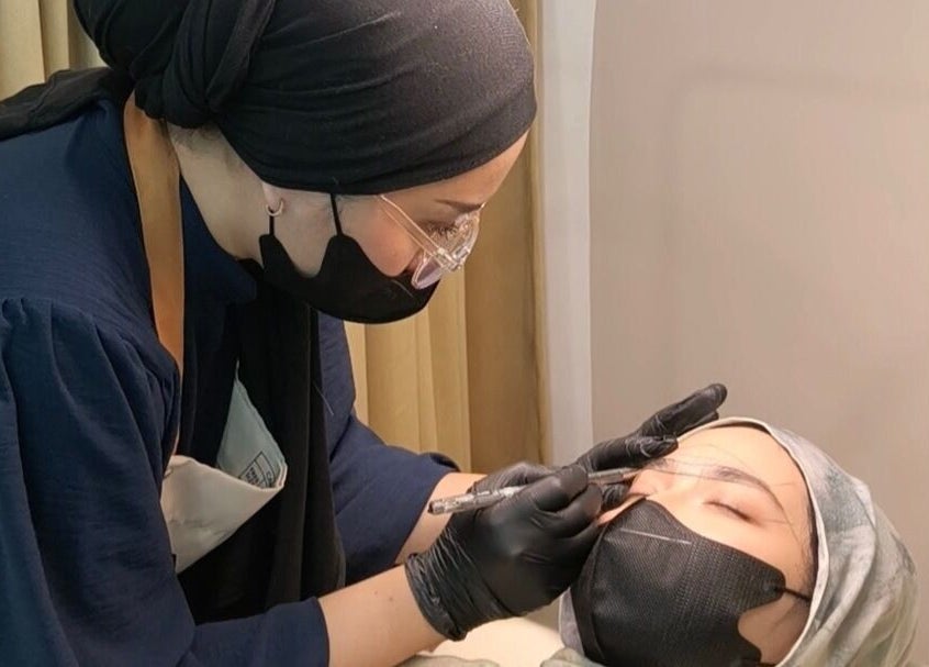 Expert eyebrow threading at Nuay Beauty, Shah Alam, Selangor, MY.