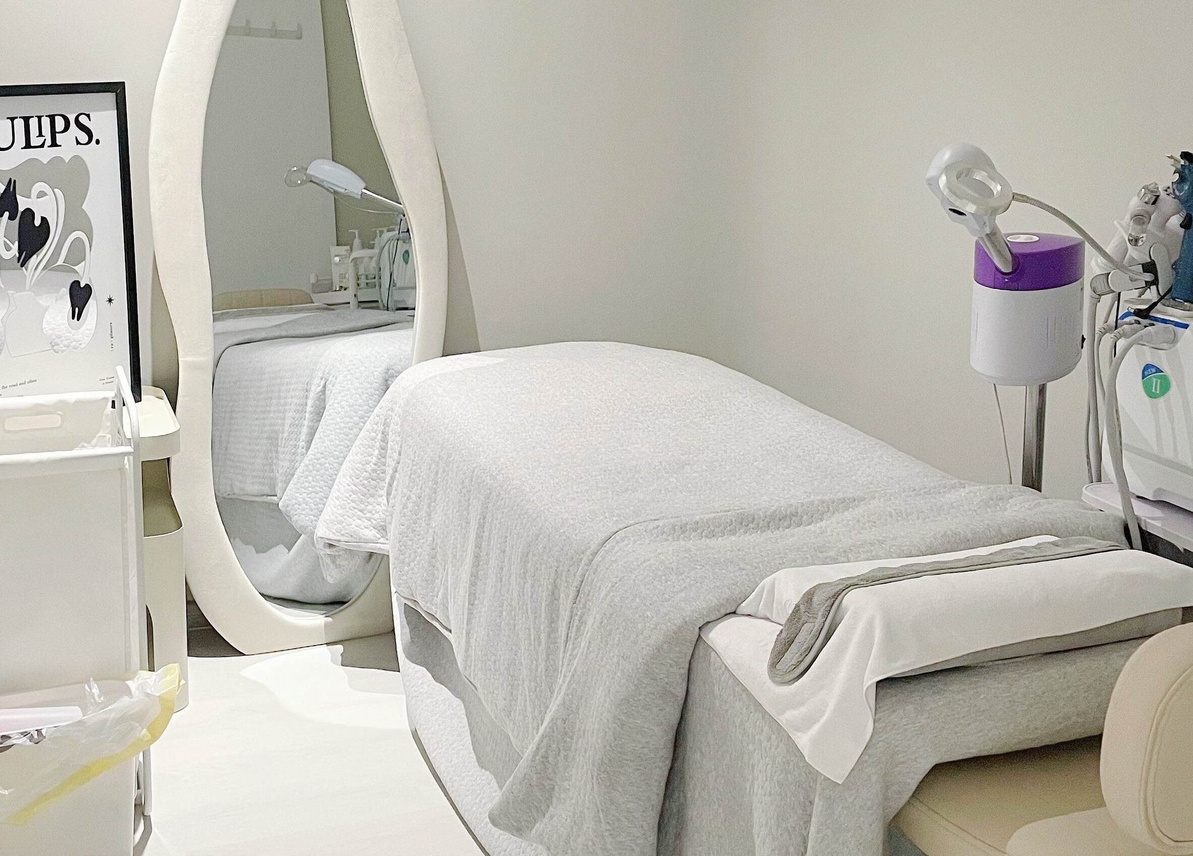 Calm treatment room at @fiftyfreed.sg - Choa Chu Kang, Singapore, Singapore, SG with modern spa equipment.