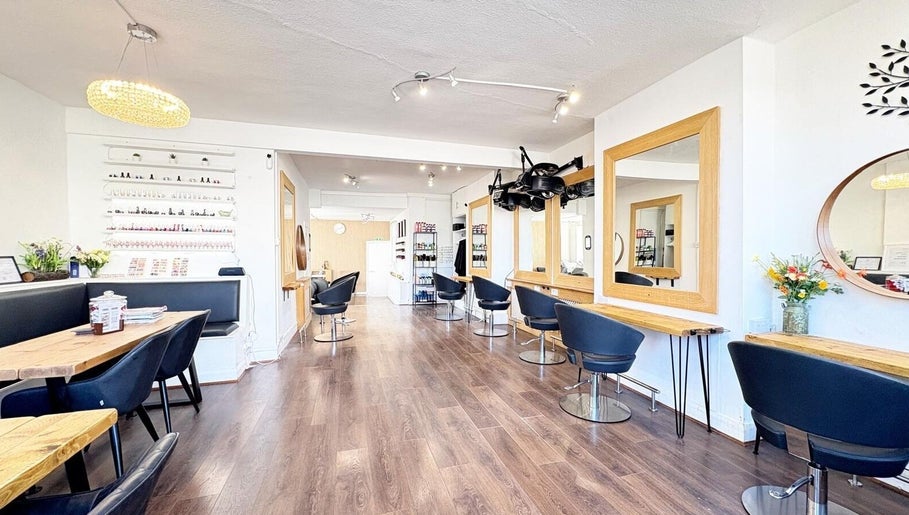 Hairline - Southfields image 1