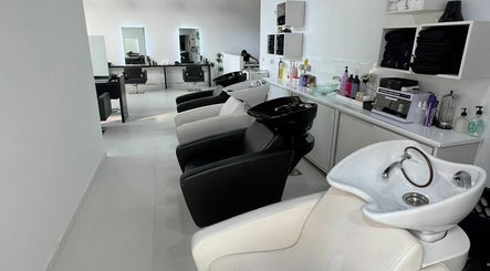 Rami Makeover Hair and Beauty Salon, bild 2
