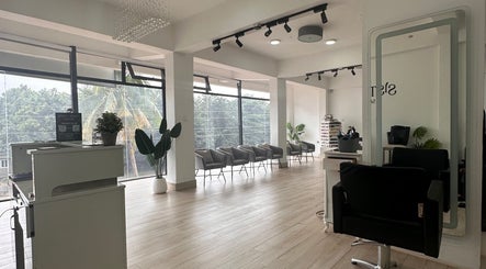 Sista Sista Salon & Spa image 2