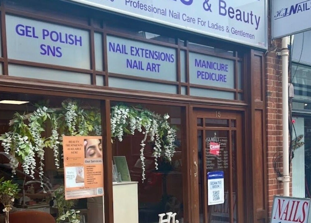 Exterior of Perfect Look By Aman offering nail services in Hitchin, England, GB.