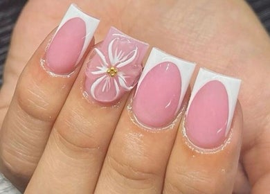Floral nail art design at Cuticlesbynikki, Port of Spain, Port of Spain Corporation, TT.