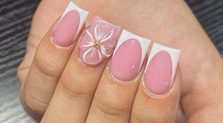 Floral nail art design at Cuticlesbynikki, Port of Spain, Port of Spain Corporation, TT.