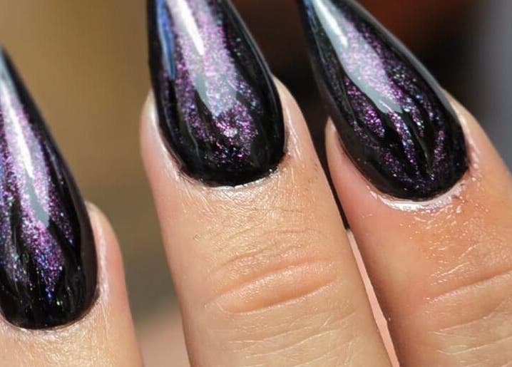 Uñas negras con brillo en Nails by Aida, San Juan, Carolina, PR.