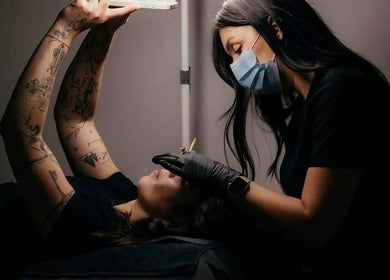 Soin esthétique professionnel chez Beauty By Martine à Saint-Constant, Québec, CA, offrant une détente ultime.