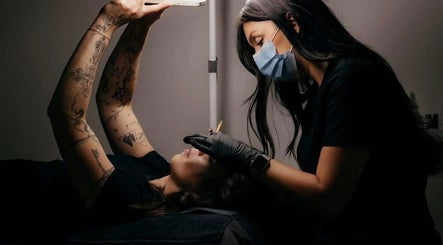 Soin esthétique professionnel chez Beauty By Martine à Saint-Constant, Québec, CA, offrant une détente ultime.