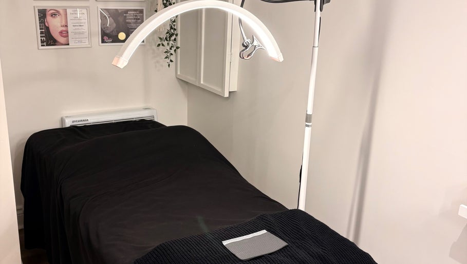 Salle de soins esthétique chez Beauty By Martine, Saint-Constant, Québec, CA. Atmosphère sereine et moderne.