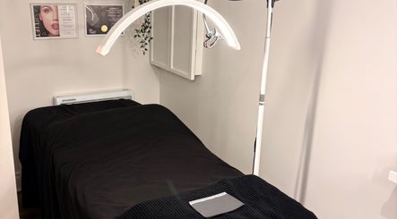 Salle de soins esthétique chez Beauty By Martine, Saint-Constant, Québec, CA. Atmosphère sereine et moderne.