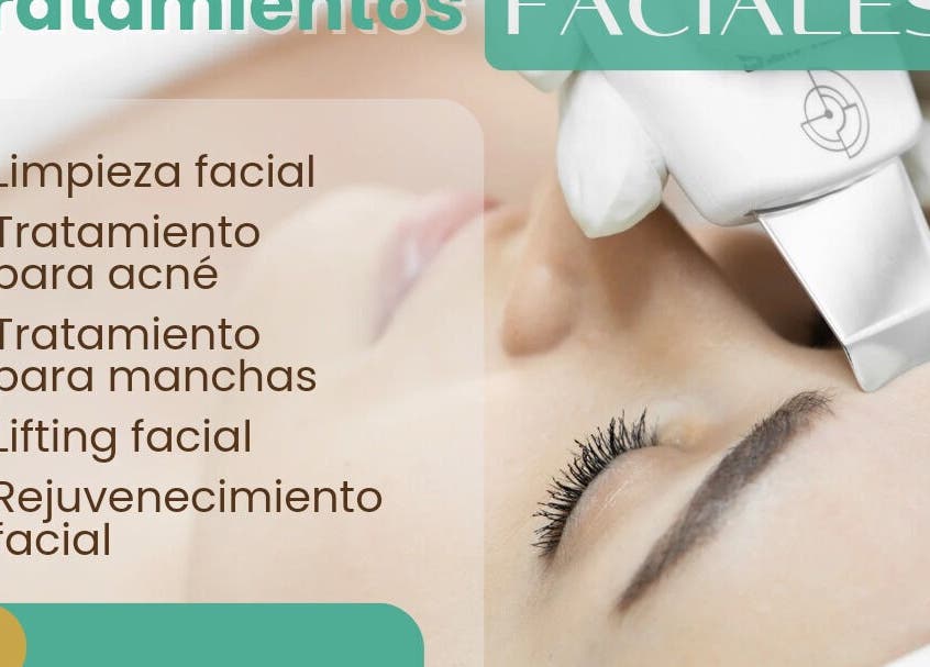 Tratamiento facial en ADESPA, Guayaquil. Tecnología avanzada para limpieza y rejuvenecimiento de la piel.