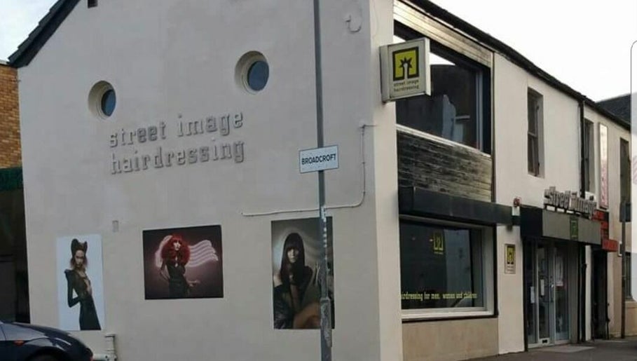 Street Image Hairdressing Bild 1