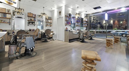 J & J Barber Shop Hoxton Park billede 2