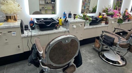 J & J Barber Shop Hoxton Park billede 3