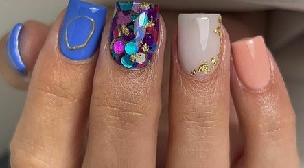 Adialexa Nails