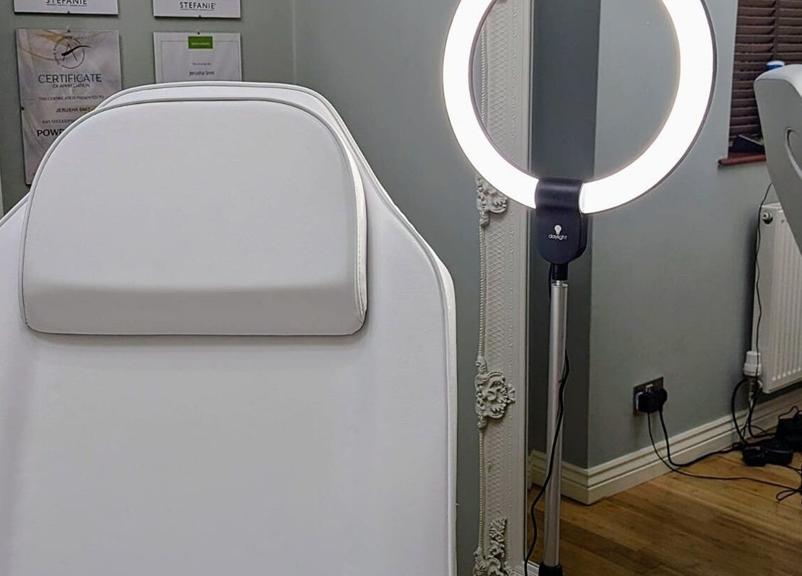 Treatment room at Semi Permanent Makeup by Jerusha Smit in Warwick, England, GB, featuring a white chair and ring light.