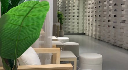 R BlinG Nail Salon
