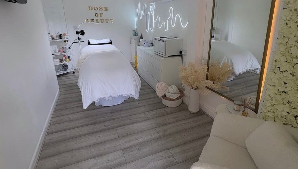 Relaxing treatment room at Dose of Beauty, Westcliff-On-Sea, GB with cozy decor and soothing ambiance.