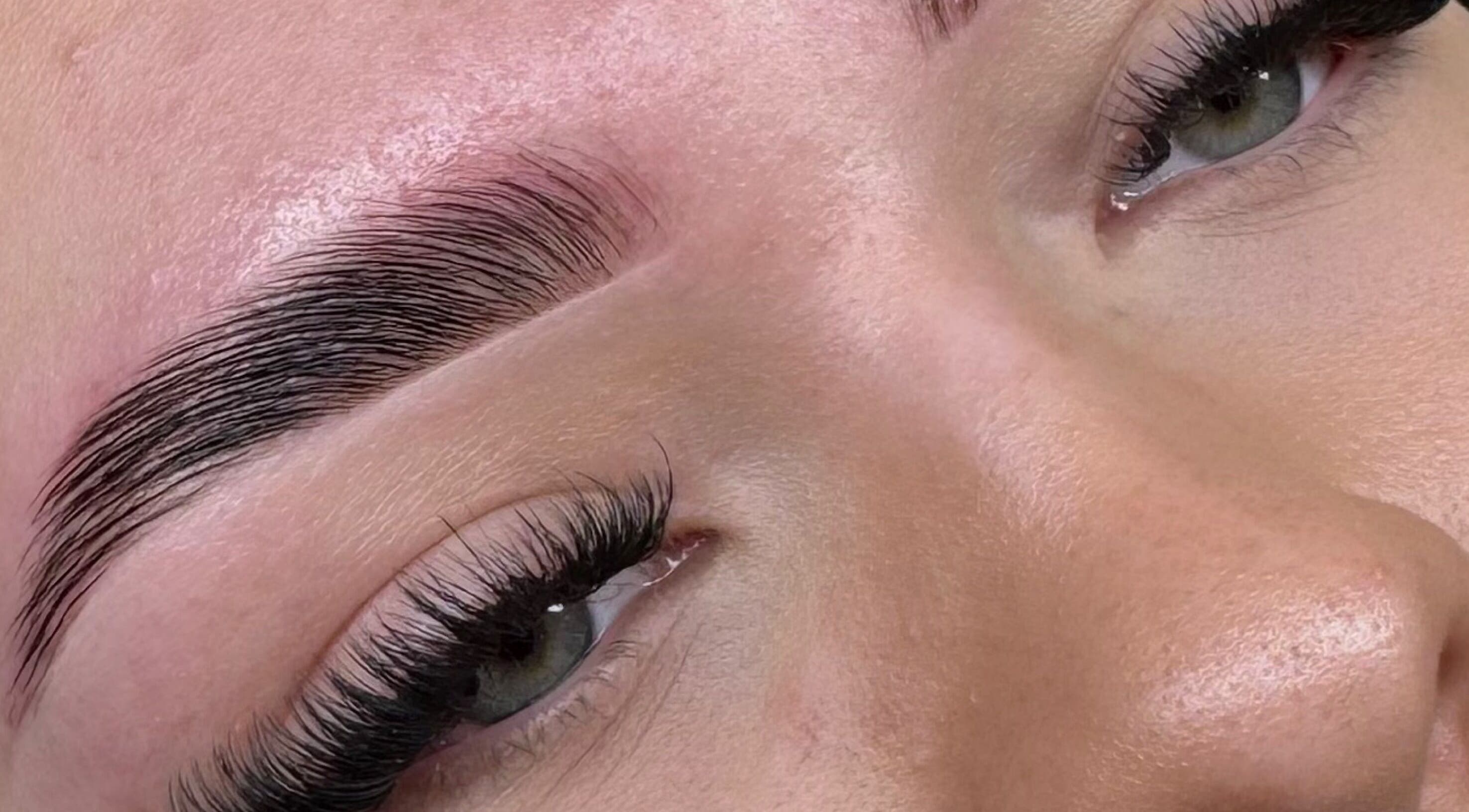 Expertly shaped brows at Kirsty’s Beauty Therapy in Tamworth, England, GB. Highlighting precise brow artistry.