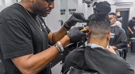 Barber at SliderCuts - Black Eats Fest shaping a client's hair, London, England, GB.