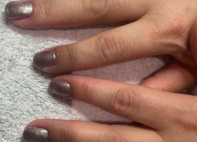 Metallic manicure at Tashie’s Beauty Pod in Warfield, England, GB.