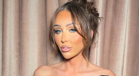 Makeup by Robyn Martin (SATURDAYS WELLING)