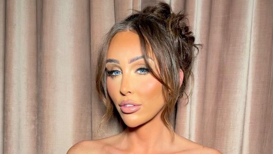 Expert makeup artistry at Makeup by Robyn Martin, Sidcup, GB, showcasing flawless beauty.