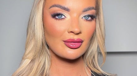 Close-up of elegant makeup at Makeup by Robyn Martin, Sidcup, GB showcasing flawless artistry.