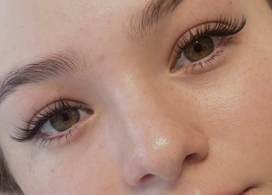 Close-up of lush eyelashes at Nica Beauty, Hong Kong Island, HK showcasing professional lash extensions.