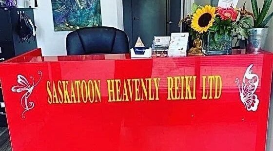 Reception desk at Jolene Funk RMT, Saskatoon, Saskatchewan, CA adorned with flowers and welcoming decor.