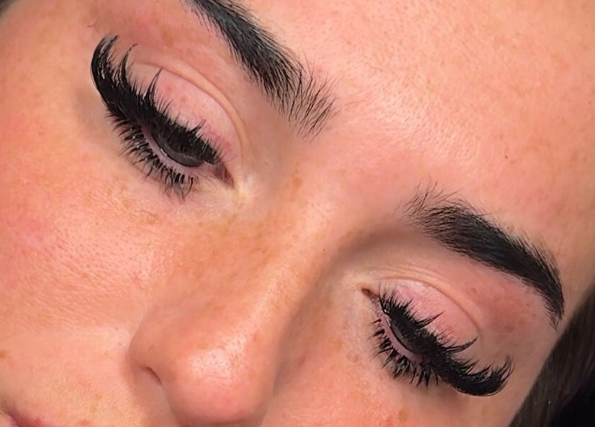Close-up of elegant eyelash extensions at Skin & Beauty By Ells & Ella’s Luxe Aesthetics, LUTON, England, GB.