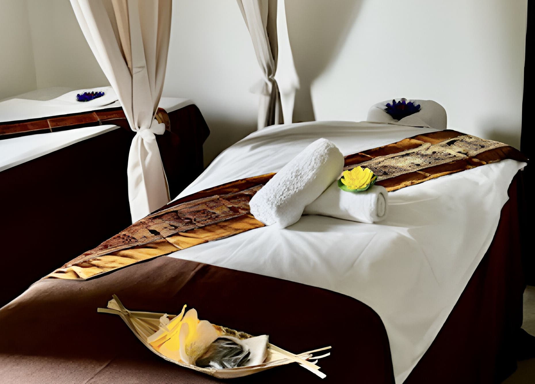 Salle de massage élégante à Sao Zen Chessy, Chessy, Île-de-France, FR, avec lit préparé et décor zen.