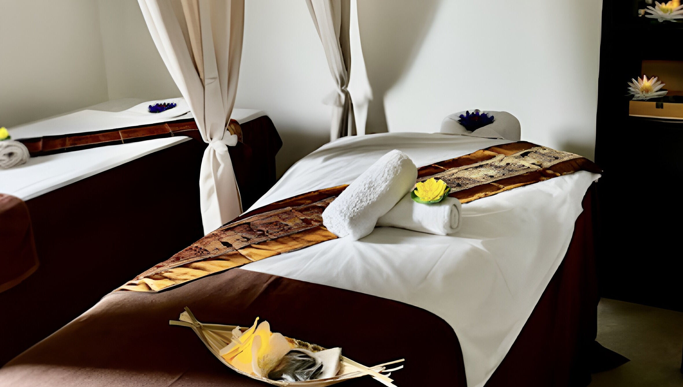 Espace massage relaxant chez Sao Zen Chessy, Chessy, Île-de-France, FR, avec lits élégants et décor apaisant.