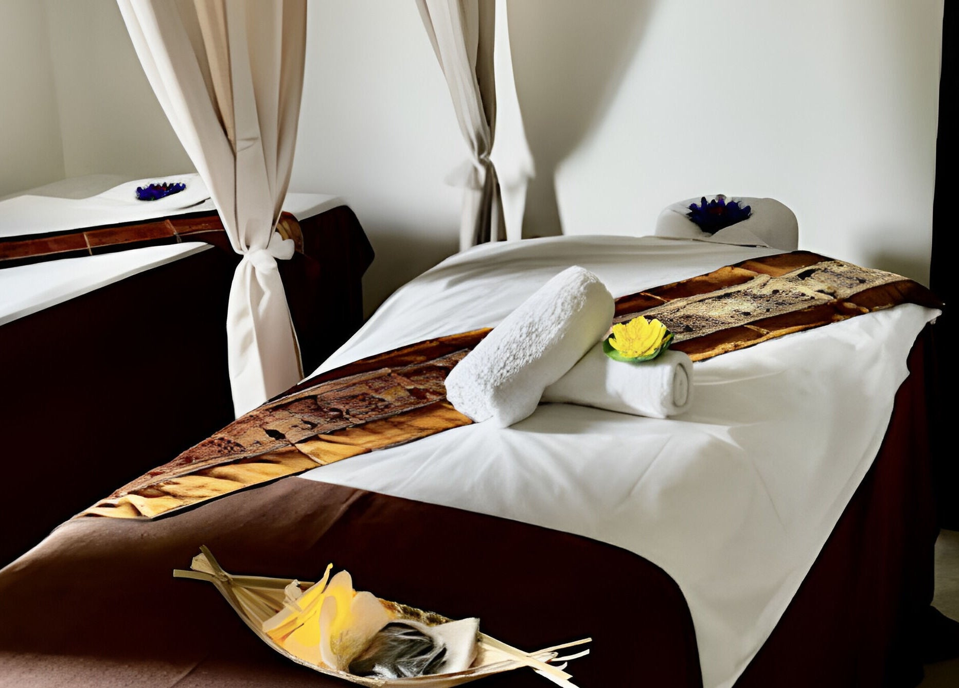 Espace massage relaxant chez Sao Zen Chessy, Chessy, Île-de-France, FR, avec lits élégants et décor apaisant.