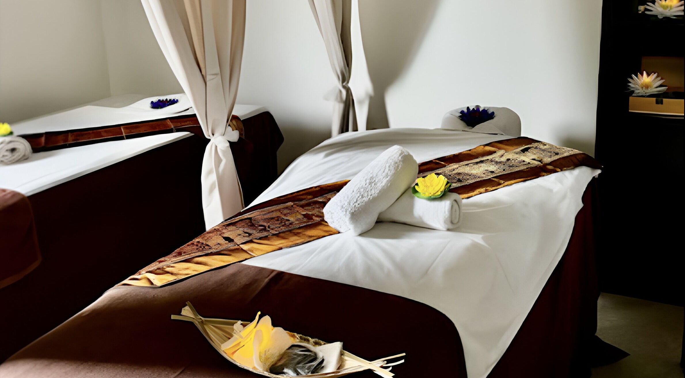 Espace massage relaxant chez Sao Zen Chessy, Chessy, Île-de-France, FR, avec lits élégants et décor apaisant.