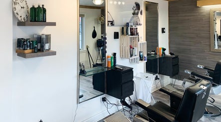 5 One 7 Barbershop and Salon – kuva 3