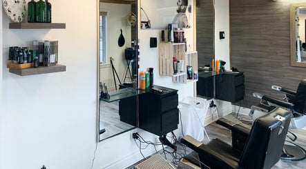 5 One 7 Barbershop and Salon Bild 2