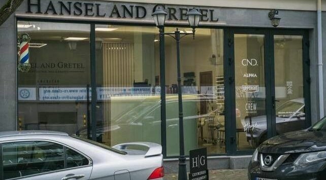 Вход на Hansel and Gretel Nails & Barber - Debar 19 във Варна, Варна, BG.