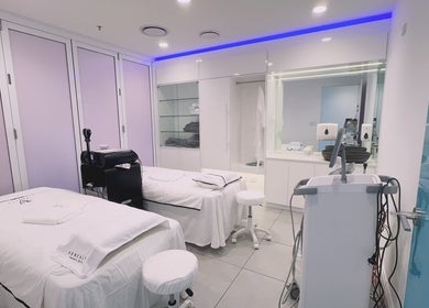 Luxurious treatment room at Serenity Cosmetic Clinic in Chatswood, New South Wales, AU with modern amenities.