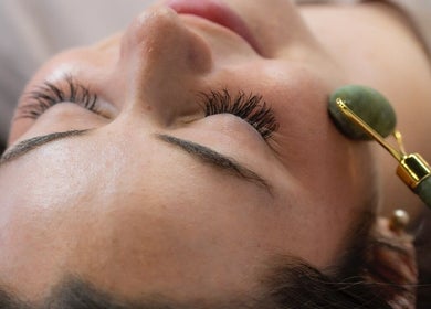 Facial massage at Armor Beauty, Knoxville, Tennessee, US with jade roller.