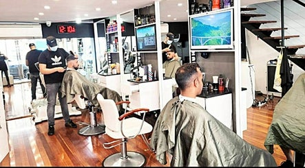 Royal Cut Barber and Hair Salon image 2