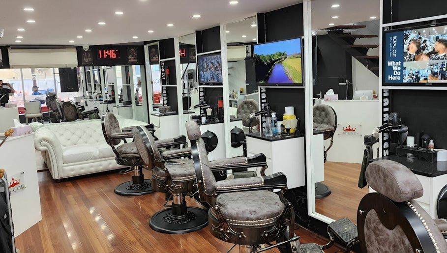 Royal Cut Barber and Hair Salon – obraz 1