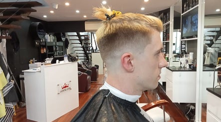 Royal Cut Barber and Hair Salon изображение 3