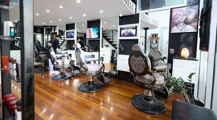 Royal Cut Barber and Hair Salon – obraz 2