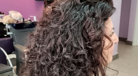 Stile di capelli ricci presso ICONA di Adriana Molinaro a Modena, Emilia-romagna, IT.