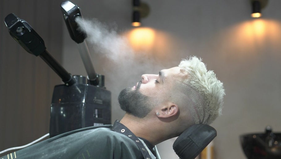 Desert Eagle VIP Barbershop – obraz 1